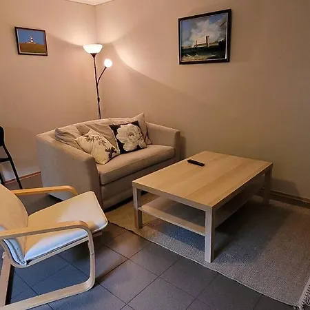 Cosy Flat With 180cm Wide Very Comfortable Bed