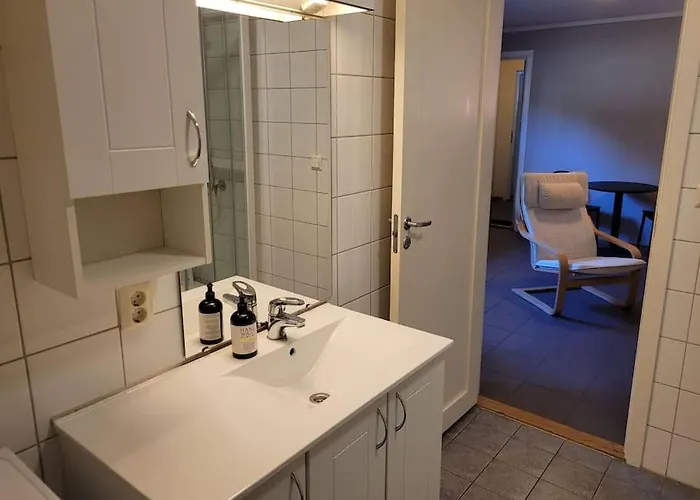 Cosy Flat With 180cm Wide Very Comfortable Bed *